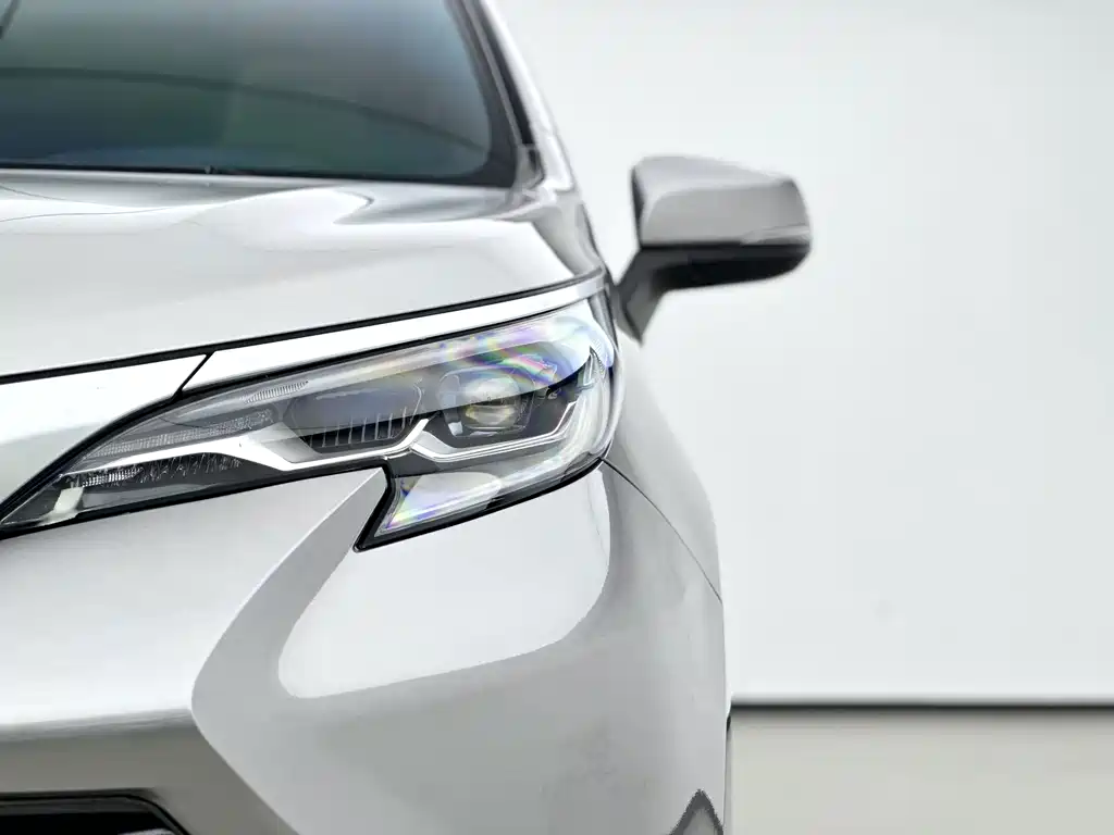 Toyota Sienna — фото 9