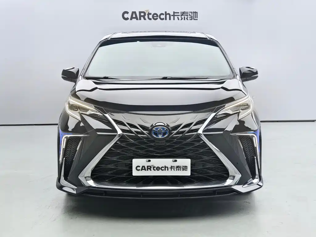 Toyota Sienna — фото 2