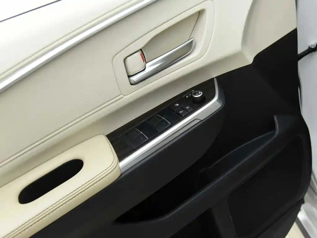 Toyota Sienna — фото 10
