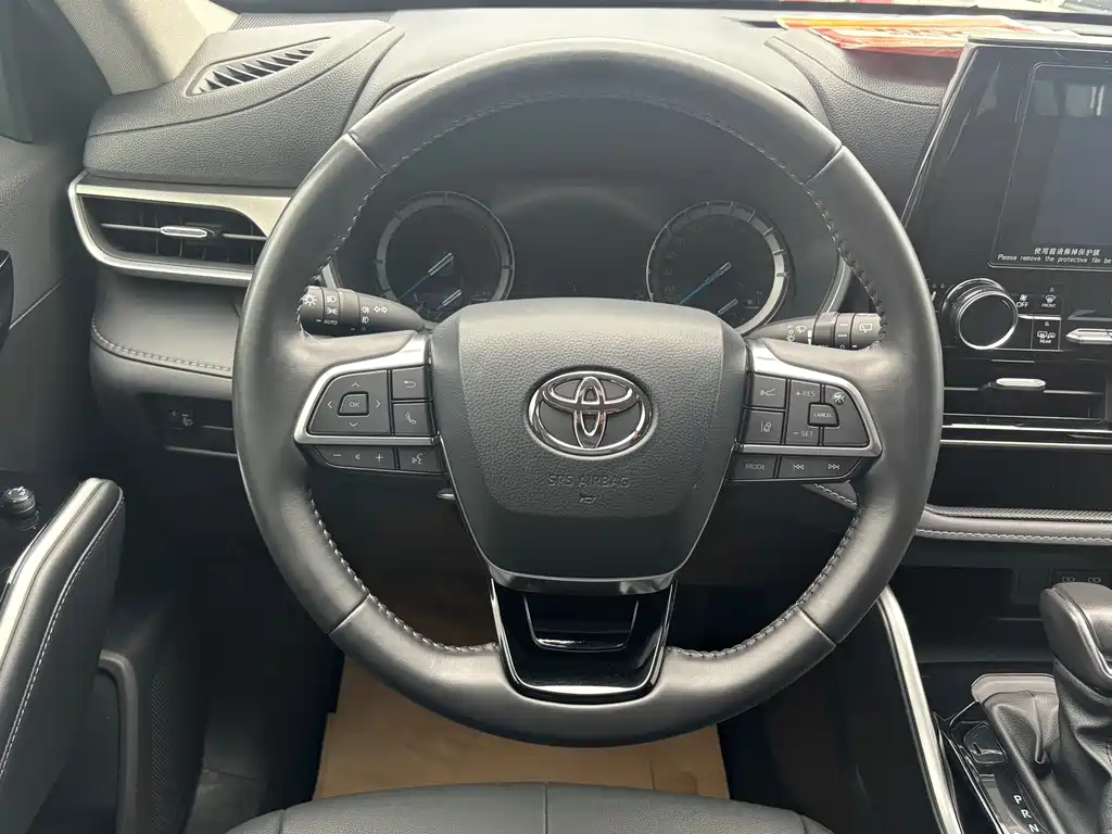 Toyota Highlander — фото 11