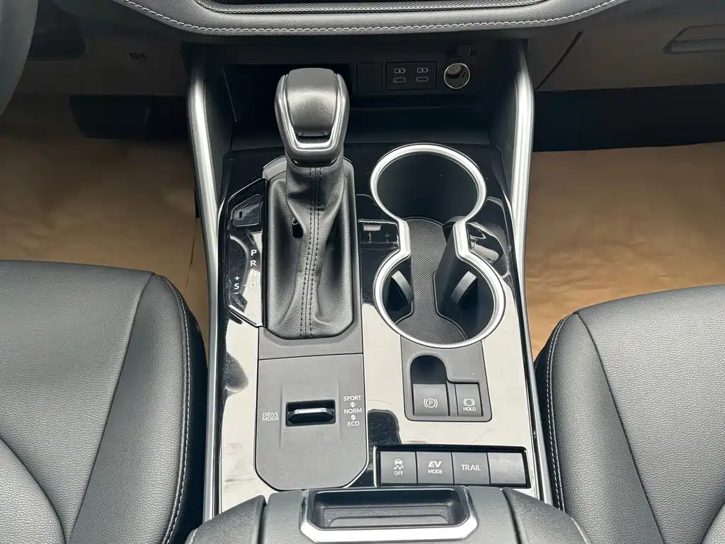 Toyota Highlander — фото 13
