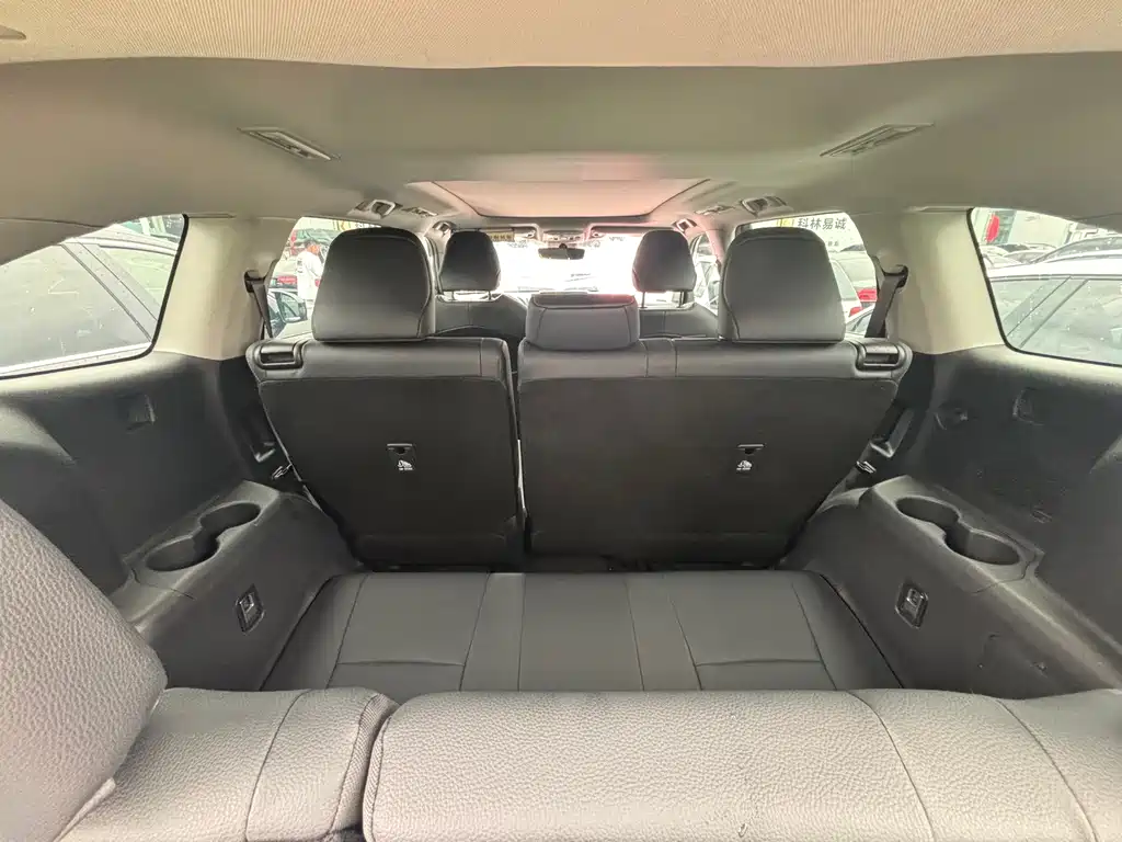 Toyota Highlander — фото 14