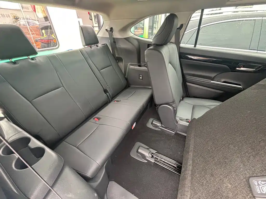 Toyota Highlander — фото 15