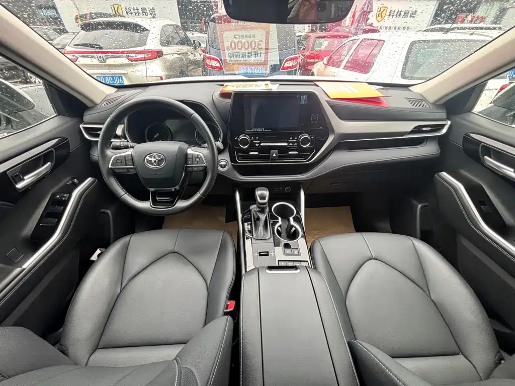 Toyota Highlander — фото 10