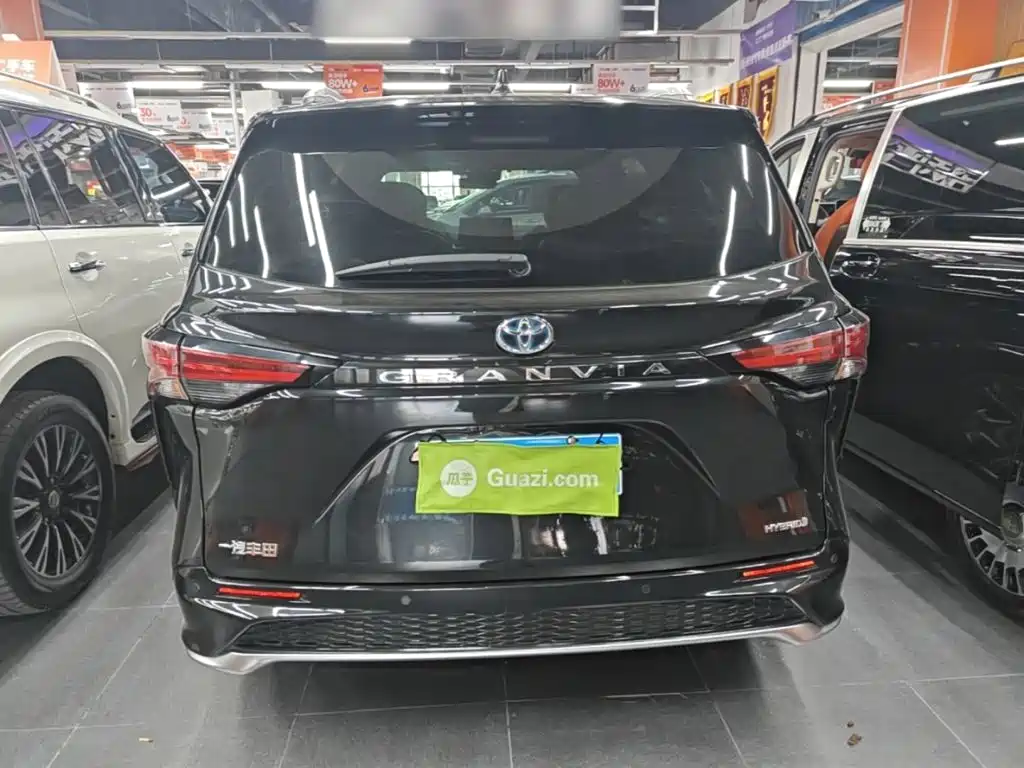 Toyota Granvia — фото 6