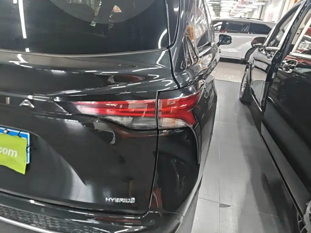 Toyota Granvia — фото 8