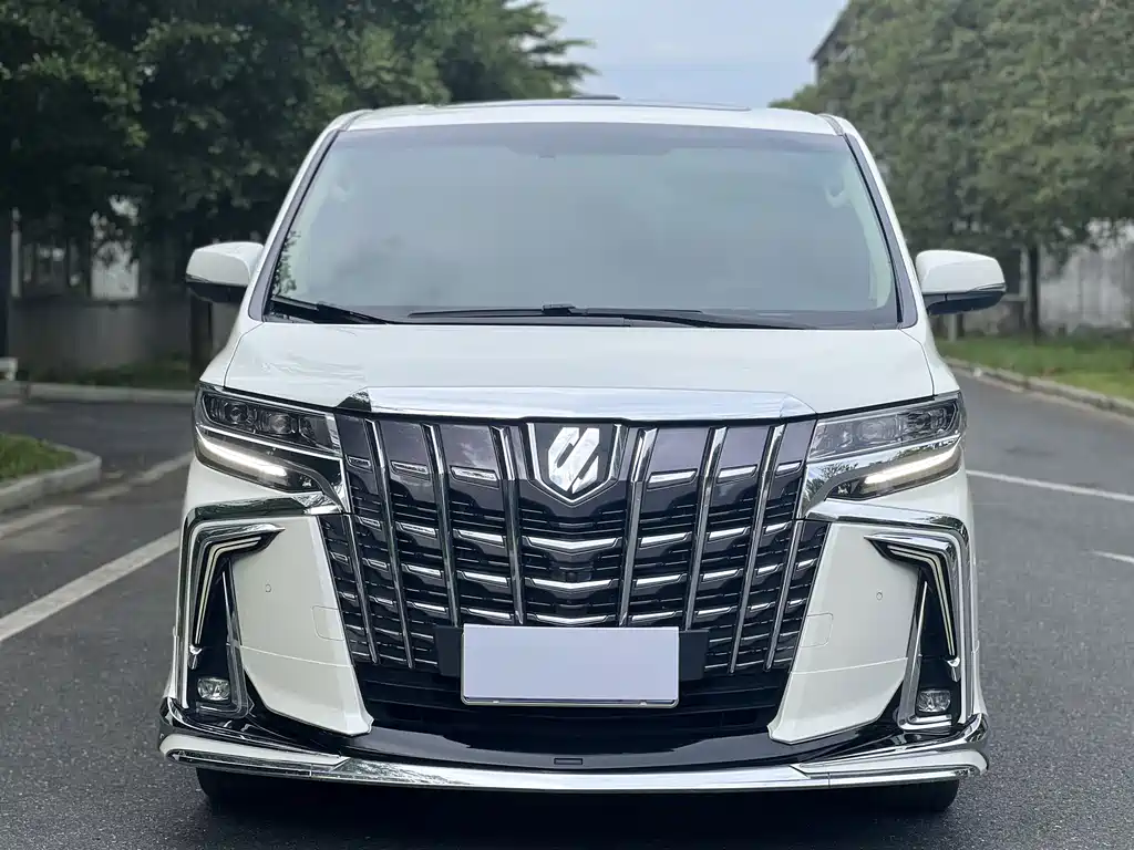 Toyota Alphard — фото 2