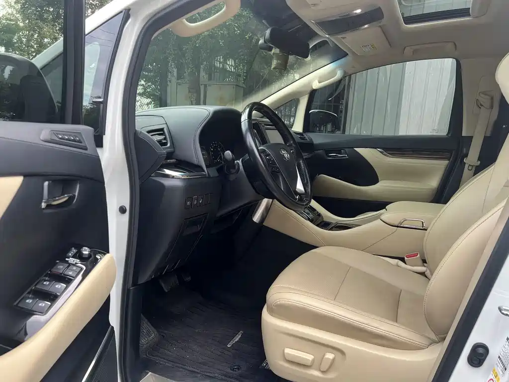 Toyota Alphard — фото 14