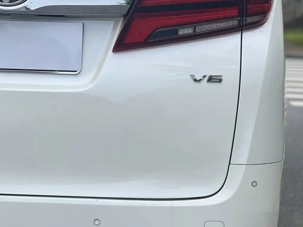 Toyota Alphard — фото 15