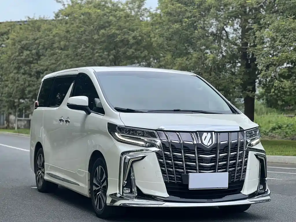 Toyota Alphard — фото 3