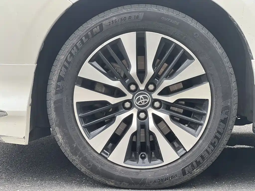 Toyota Alphard — фото 6