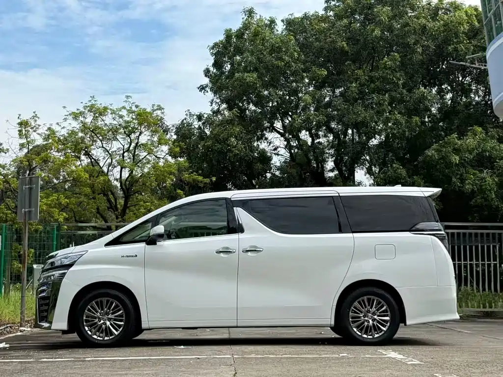 Toyota Vellfire — фото 12