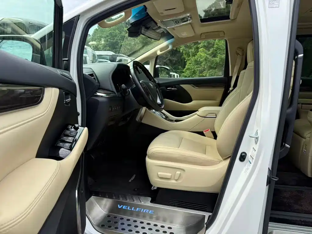 Toyota Vellfire — фото 4