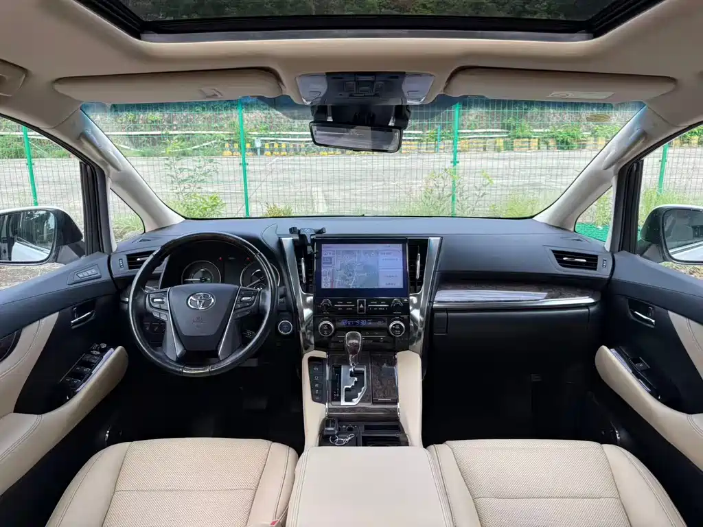 Toyota Vellfire — фото 5