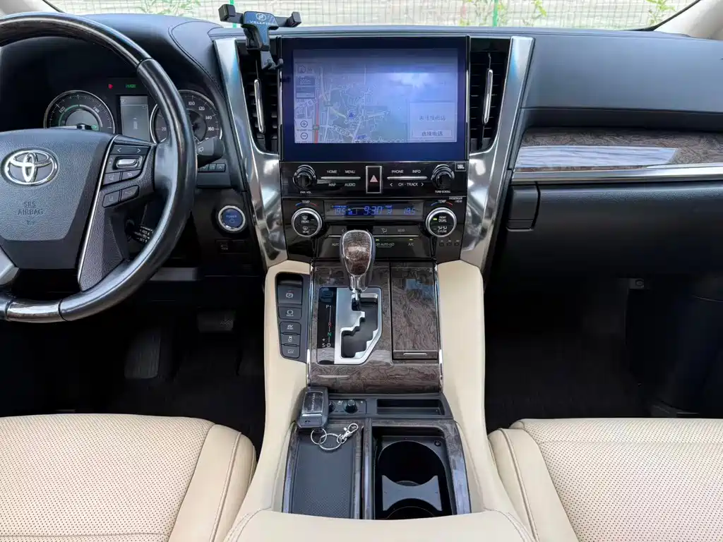 Toyota Vellfire — фото 6