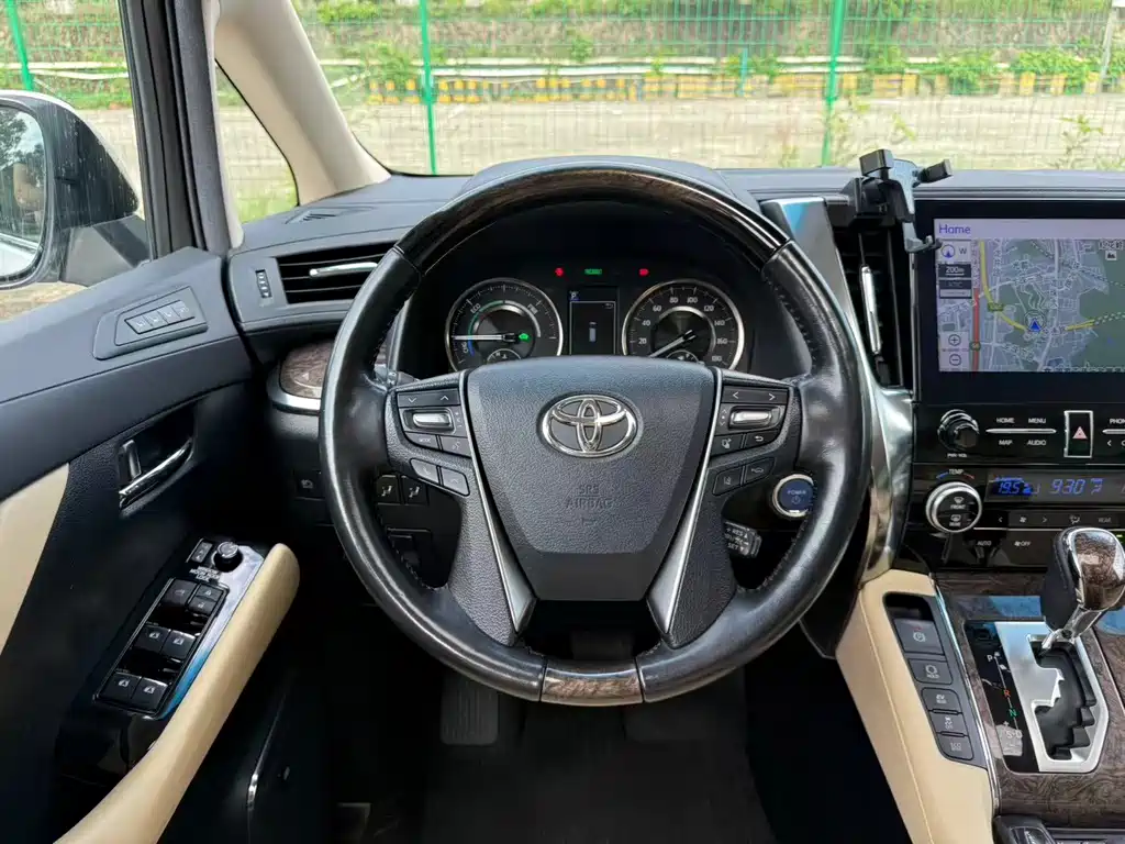 Toyota Vellfire — фото 7