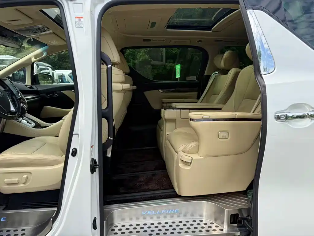 Toyota Vellfire — фото 8
