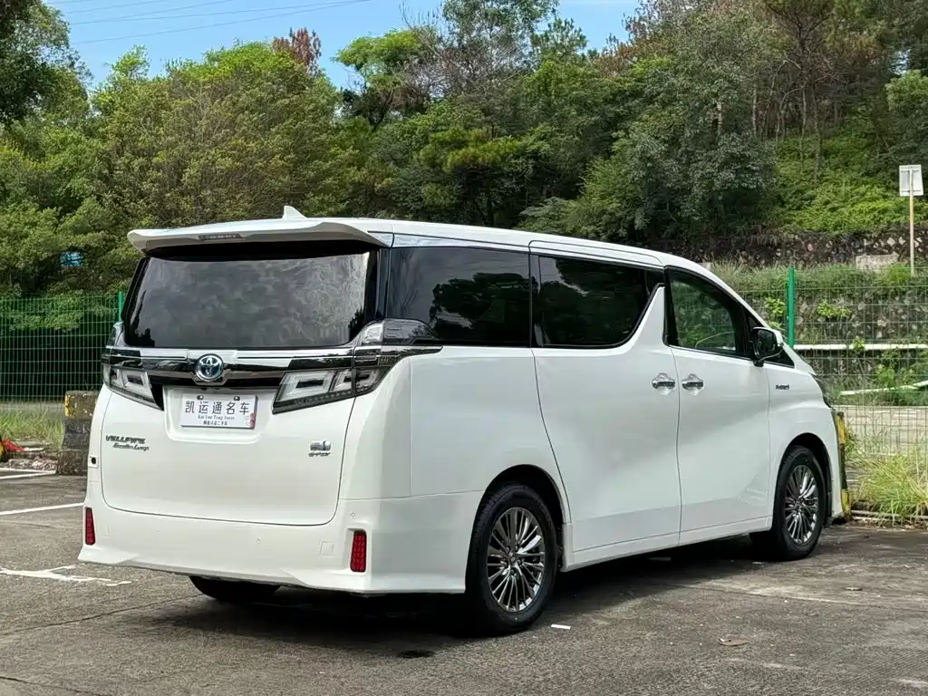 Toyota Vellfire — фото 9