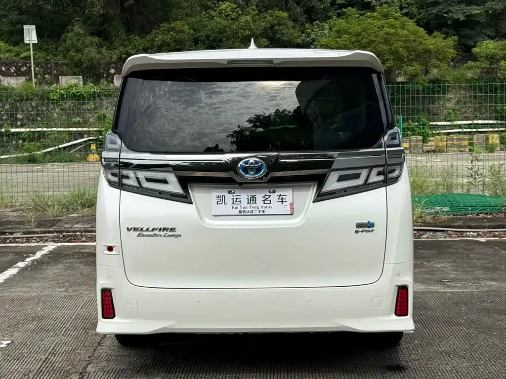 Toyota Vellfire — фото 10