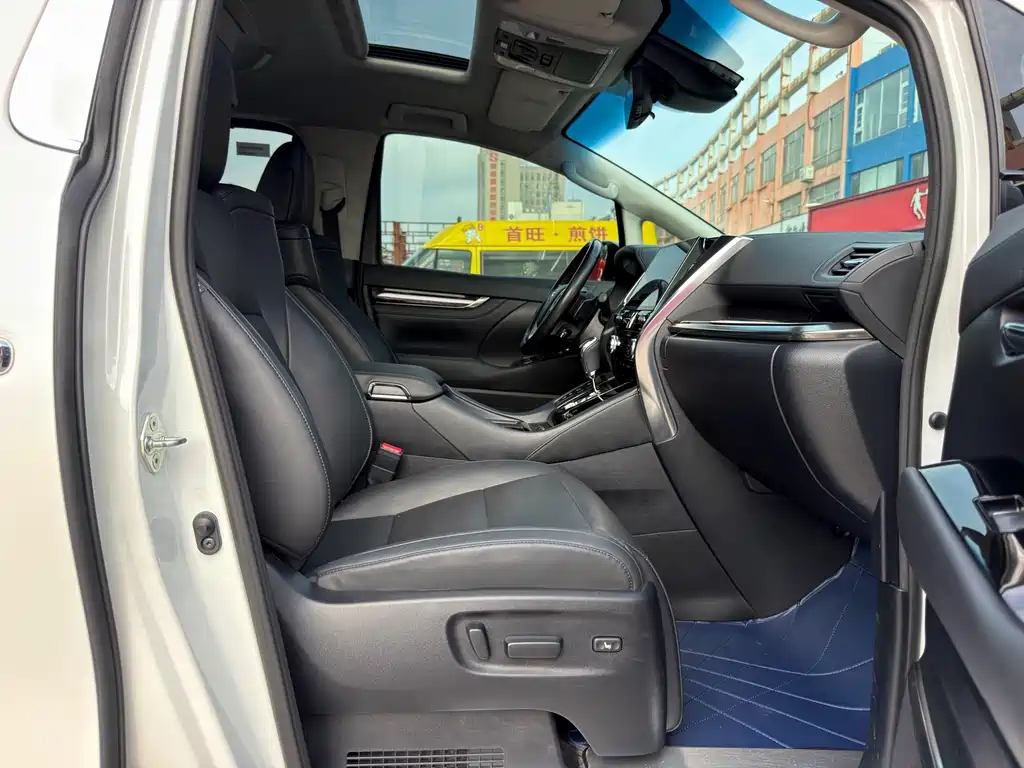 Toyota Vellfire — фото 11