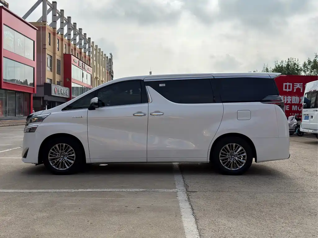 Toyota Vellfire — фото 3