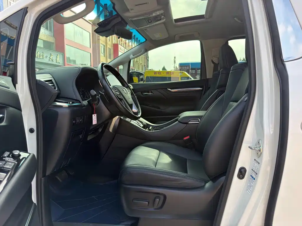 Toyota Vellfire — фото 4