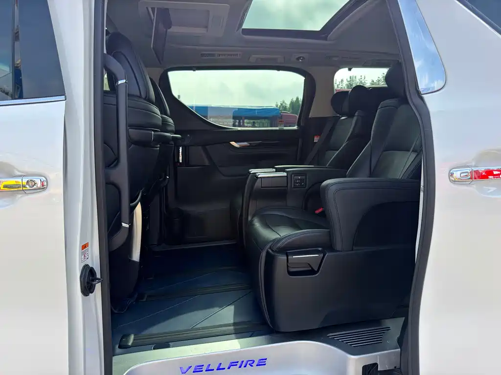 Toyota Vellfire — фото 7
