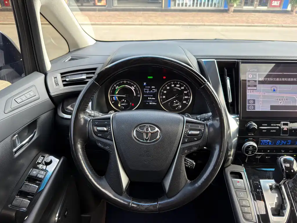 Toyota Vellfire — фото 9