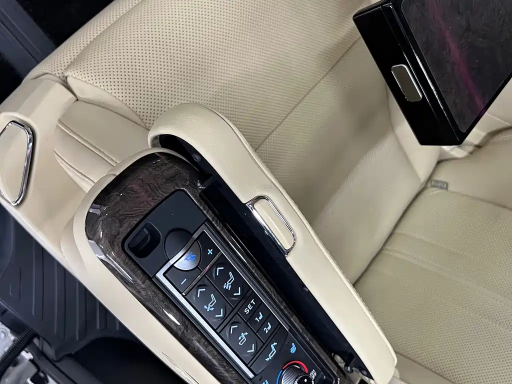 Toyota Alphard — фото 13