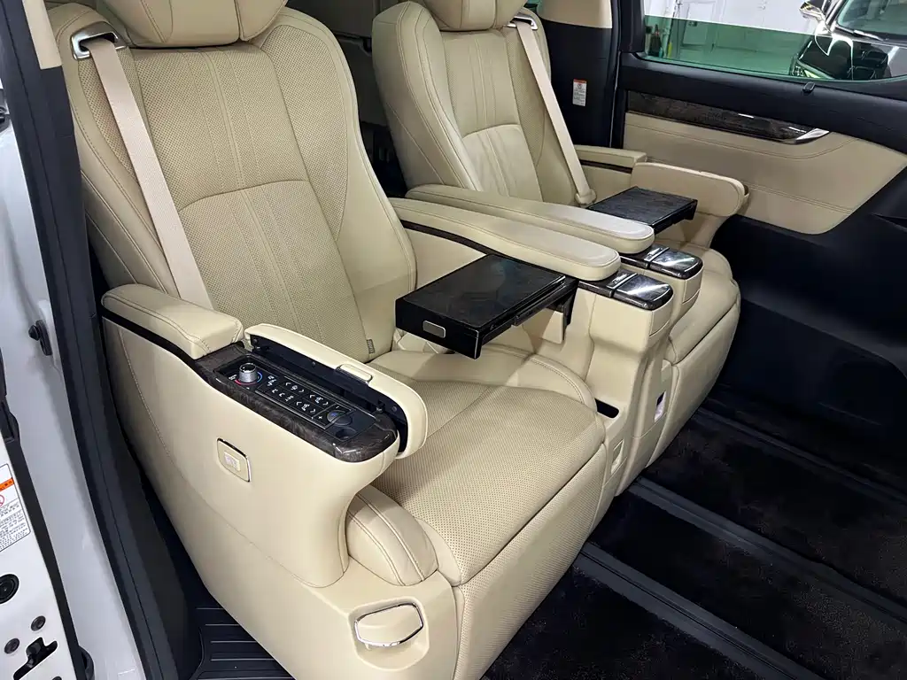 Toyota Alphard — фото 15