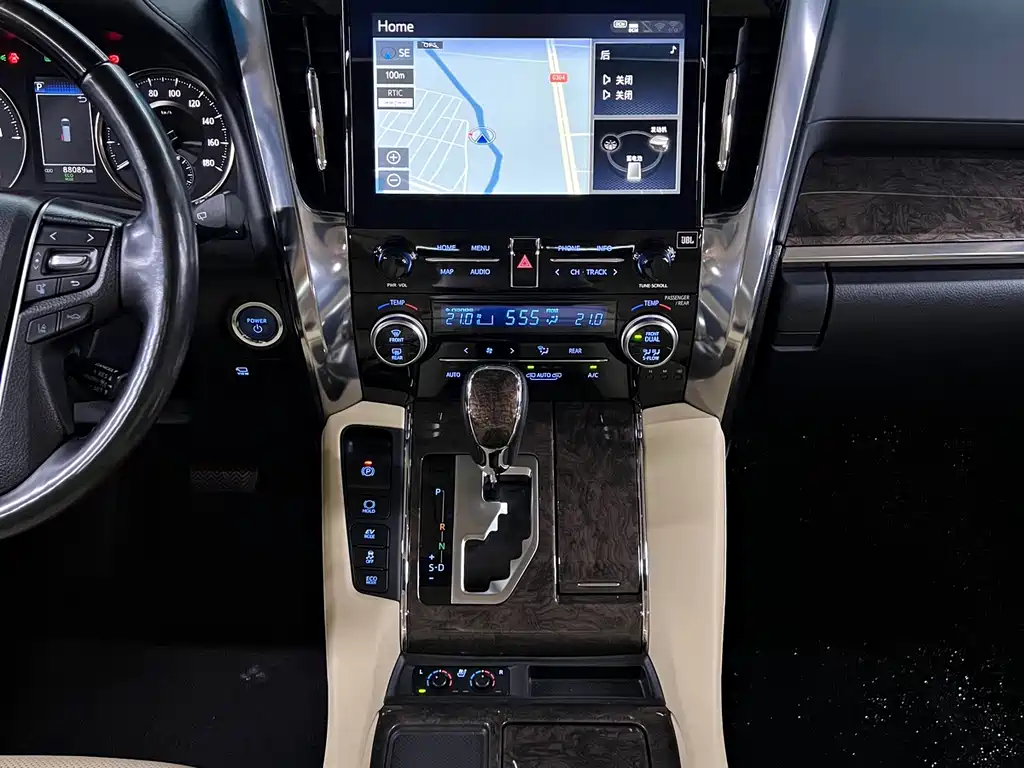 Toyota Alphard — фото 19