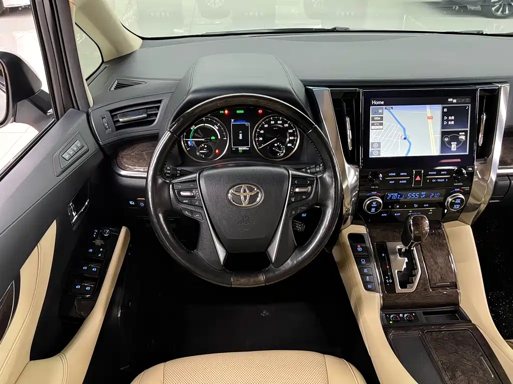 Toyota Alphard — фото 20