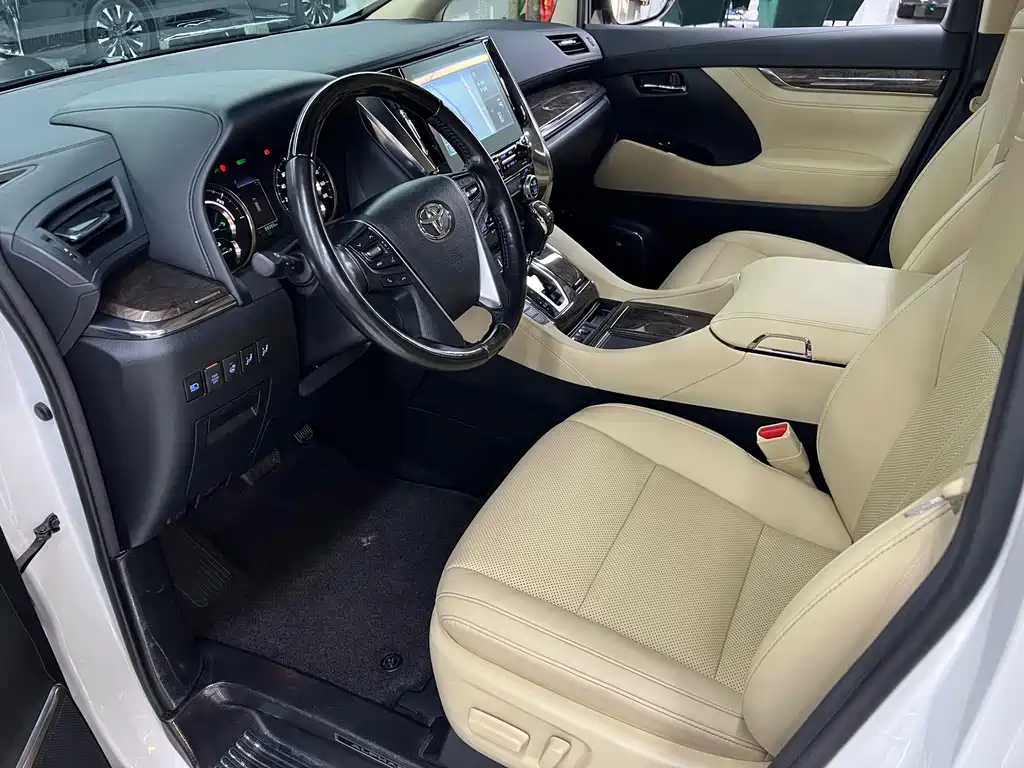Toyota Alphard — фото 22