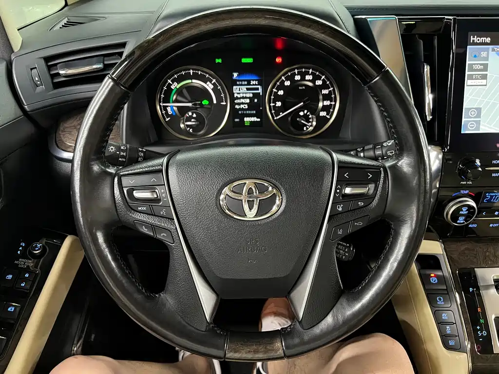 Toyota Alphard — фото 23