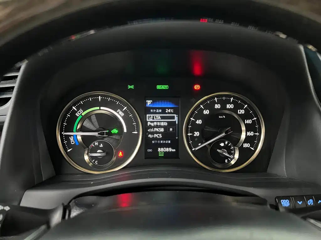 Toyota Alphard — фото 24