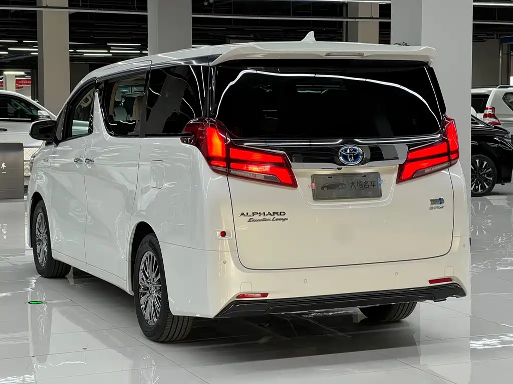 Toyota Alphard — фото 6