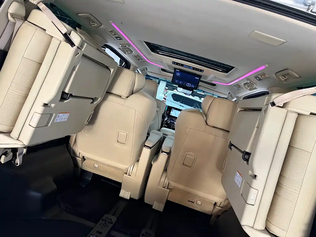 Toyota Alphard — фото 9