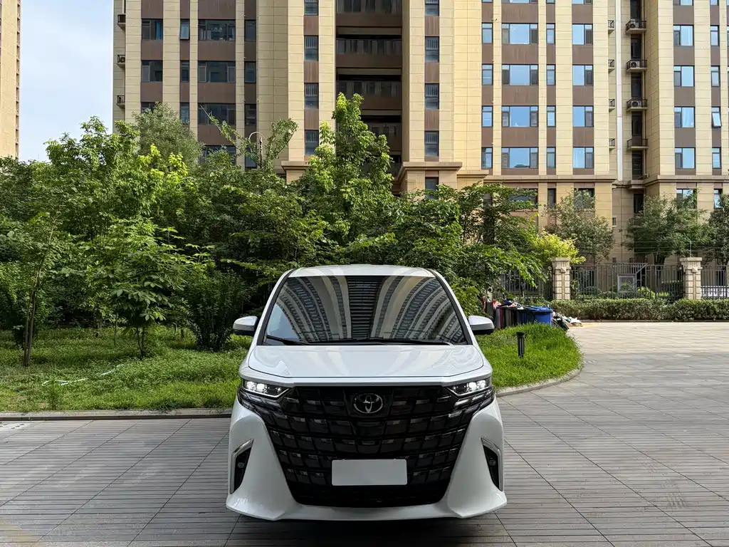 Toyota Alphard — фото 3