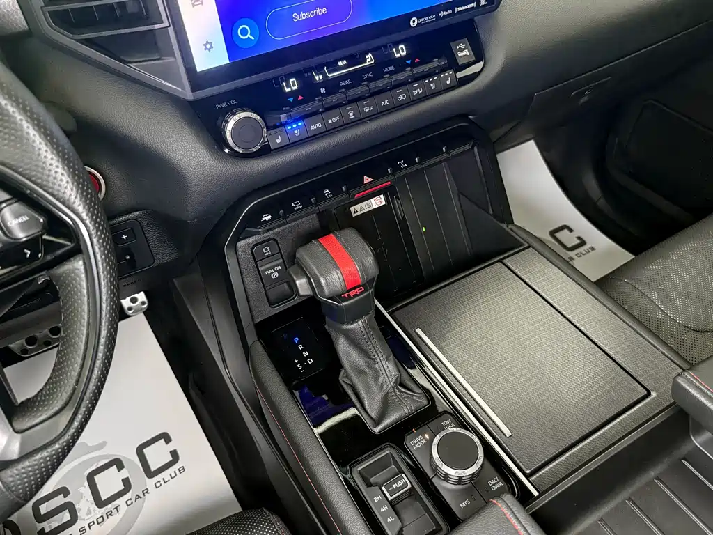 Toyota Sequoia — фото 14