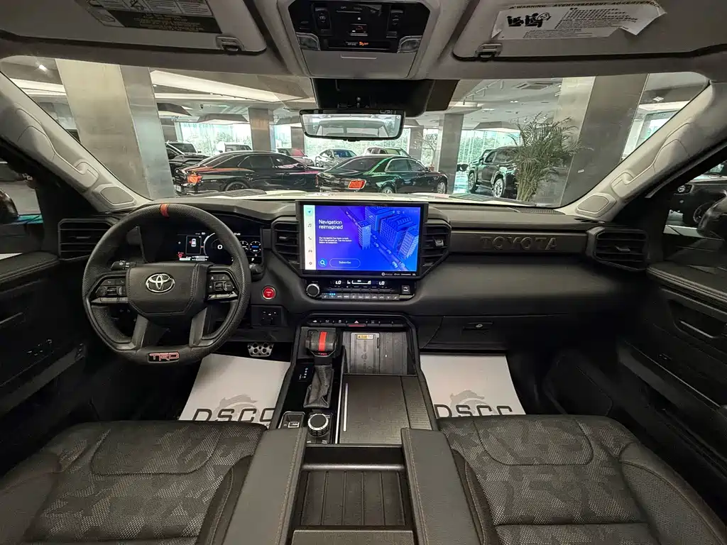 Toyota Sequoia — фото 10