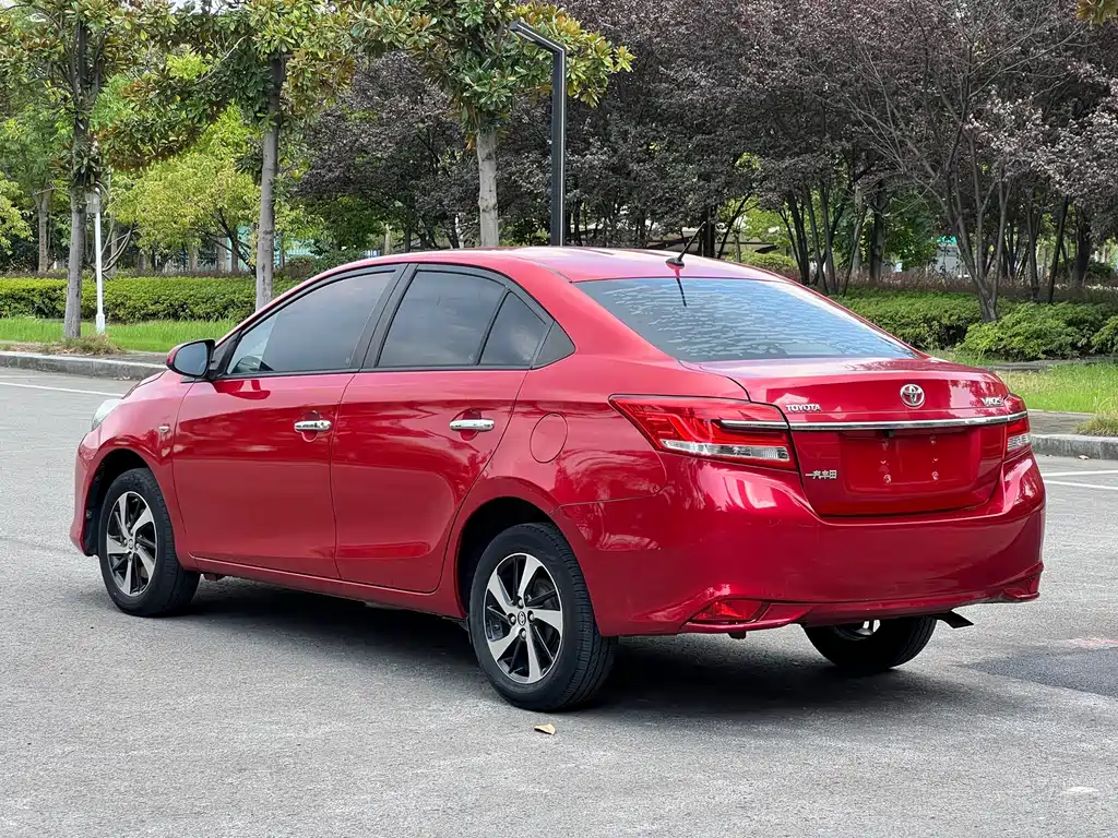 Toyota Vios — фото 4
