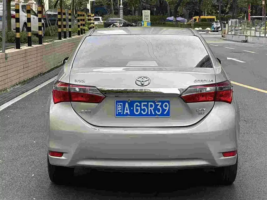 Toyota Corolla — фото 4