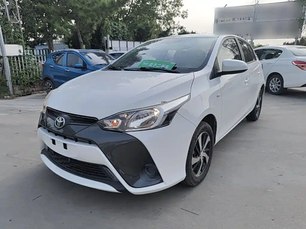 Toyota Yaris L — фото 2