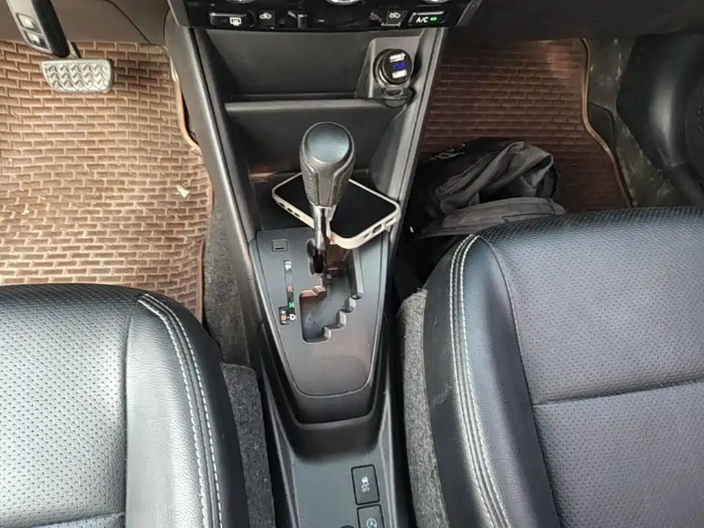 Toyota Yaris L — фото 14