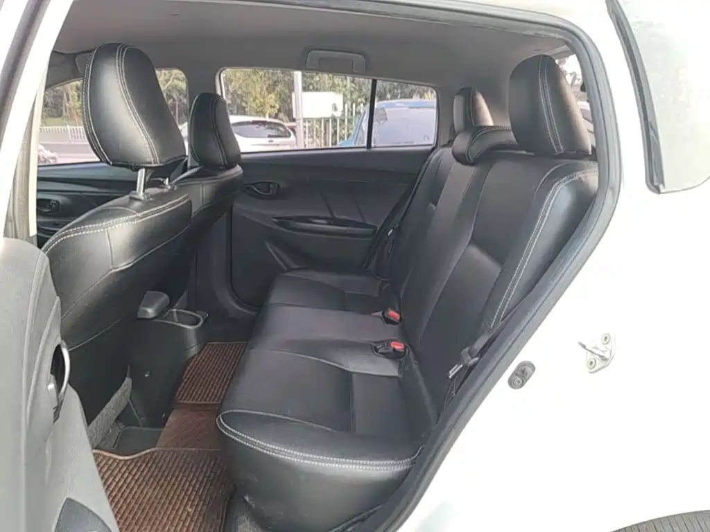 Toyota Yaris L — фото 17