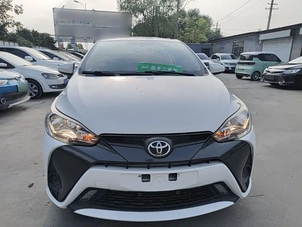 Toyota Yaris L — фото 3