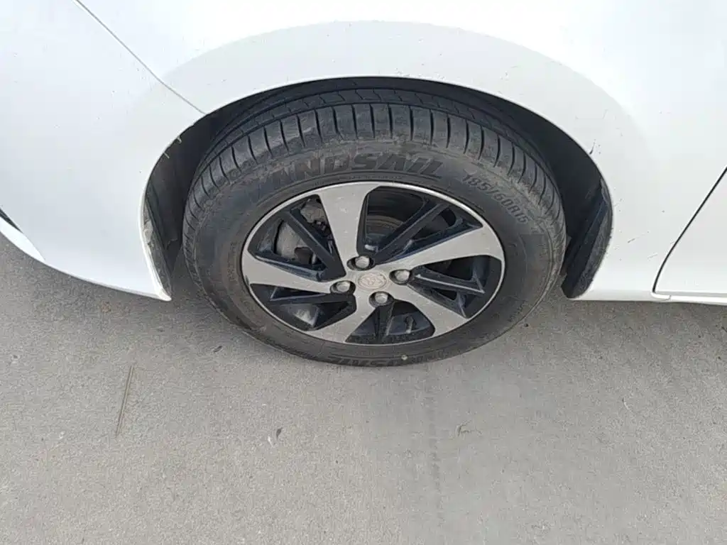 Toyota Yaris L — фото 23