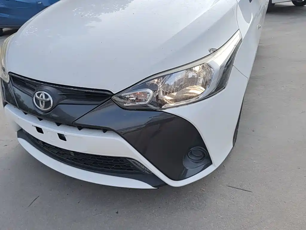 Toyota Yaris L — фото 24