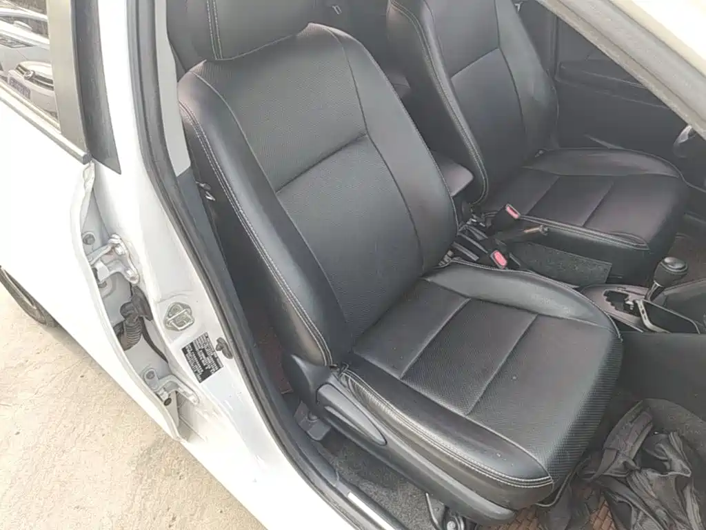 Toyota Yaris L — фото 25