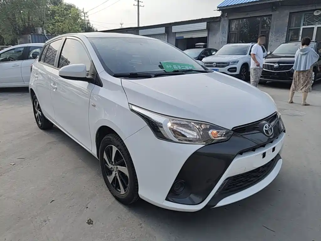 Toyota Yaris L — фото 4